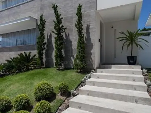 Casa 4 quartos e 5 banheiros, à venda, no bairro Jurerê em Florianópolis