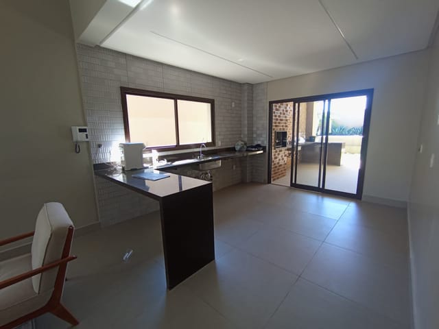 Casa com 360m² 3 quartos e 3 banheiros, à venda, no bairro Setor Cristina II Expansão em Trindade