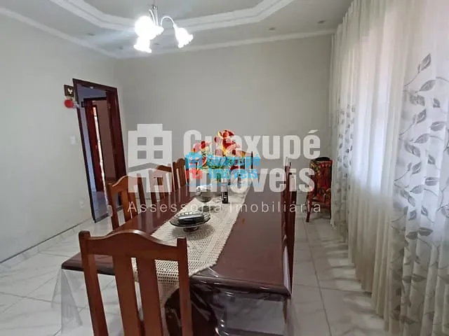 Casa com 240m² 3 quartos e 2 banheiros, à venda, no bairro Centro em Guaxupé