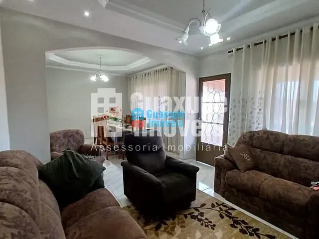Casa com 240m² 3 quartos e 2 banheiros, à venda, no bairro Centro em Guaxupé