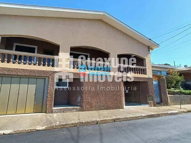 Casa com 240m² 3 quartos e 2 banheiros, à venda, no bairro Centro em Guaxupé