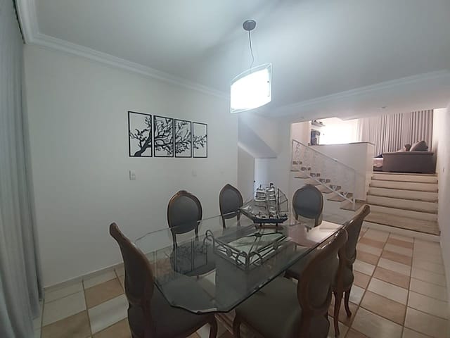 Sobrado com 422m² 4 quartos e 6 banheiros, à venda, no bairro Jardins Madri em Goiânia