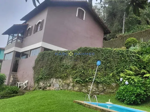Casa com 853m² 3 quartos e 2 banheiros, à venda, no bairro Quitandinha em Petrópolis