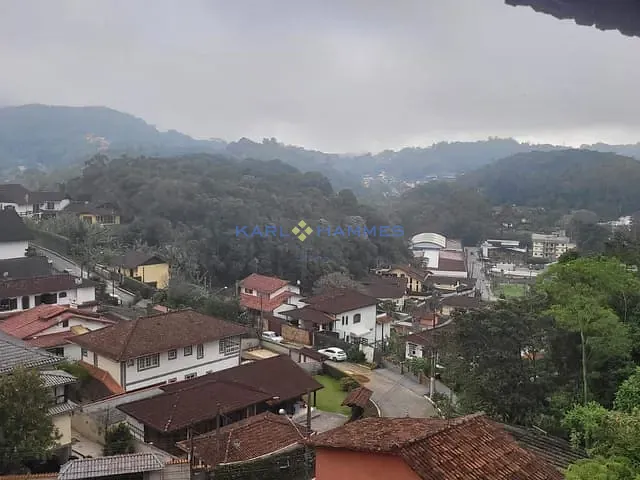 Casa com 853m² 3 quartos e 2 banheiros, à venda, no bairro Quitandinha em Petrópolis