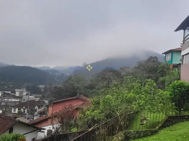 Casa com 853m² 3 quartos e 2 banheiros, à venda, no bairro Quitandinha em Petrópolis
