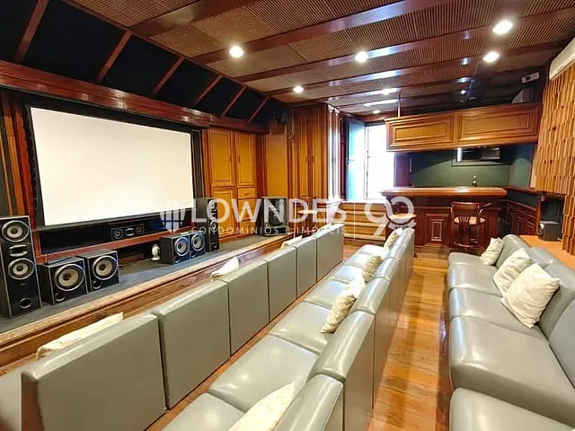 Casa 4 quartos e 8 banheiros, à venda, no bairro Cosme Velho em Rio de Janeiro