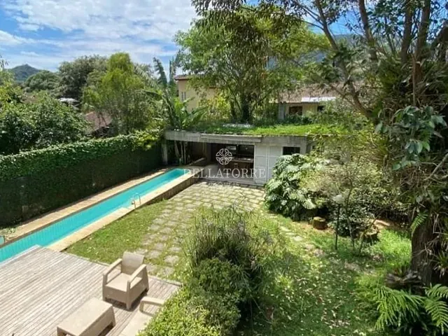 Casa com 890m² 4 quartos e 3 banheiros, para alugar, no bairro Alto em Teresópolis