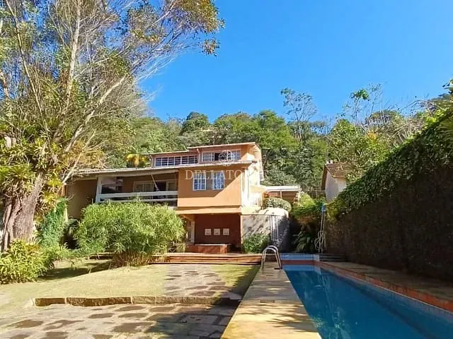 Casa com 890m² 4 quartos e 3 banheiros, para alugar, no bairro Alto em Teresópolis