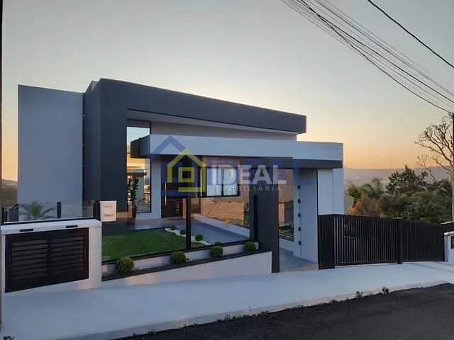 Casa com 214m² 3 quartos e 2 banheiros, à venda, no bairro Parque de Exposições em Concórdia