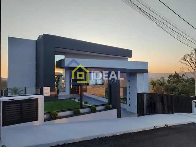 Casa com 214m² 3 quartos e 2 banheiros, à venda, no bairro Parque de Exposições em Concórdia