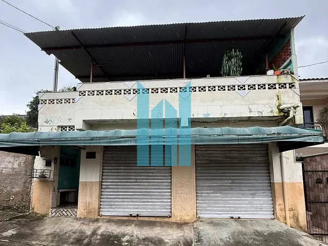 Casa 4 quartos e 2 banheiros, à venda, no bairro Jardim Esperança em Poços de Caldas