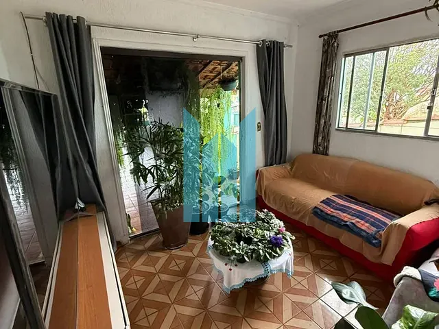 Casa 4 quartos e 2 banheiros, à venda, no bairro Jardim Esperança em Poços de Caldas