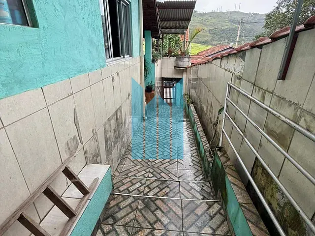 Casa 4 quartos e 2 banheiros, à venda, no bairro Jardim Esperança em Poços de Caldas
