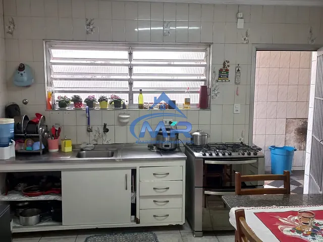 Casa com 300m² 4 quartos e 2 banheiros, à venda, no bairro Vila Buenos Aires em São Paulo