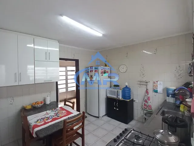 Casa com 300m² 4 quartos e 2 banheiros, à venda, no bairro Vila Buenos Aires em São Paulo
