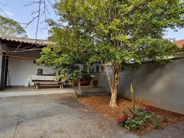 Casa com 250m² 3 quartos e 2 banheiros, à venda, no bairro Vila Casa Branca em Botucatu