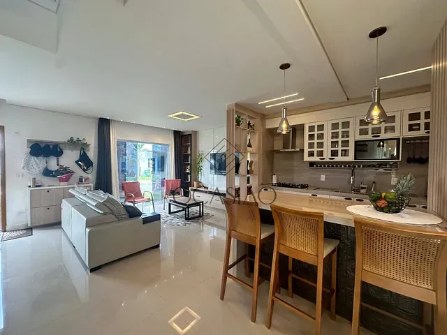 Casa 4 quartos e 3 banheiros, à venda, no bairro São Judas Tadeu em Balneário Camboriú