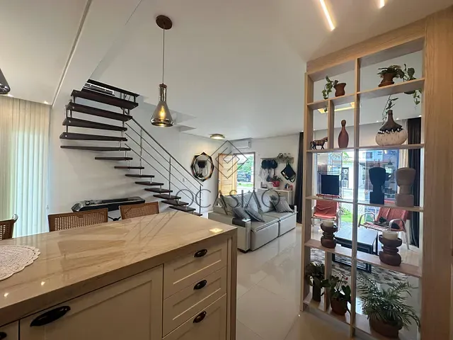 Casa 4 quartos e 3 banheiros, à venda, no bairro São Judas Tadeu em Balneário Camboriú
