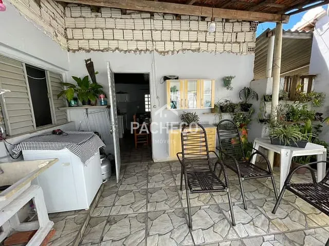 Casa com 300m² 3 quartos e 2 banheiros, à venda, no bairro Jardim São Francisco em Santa Bárbara d'Oeste