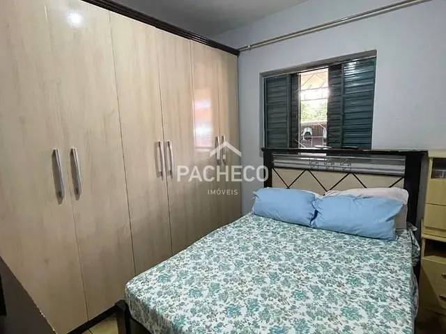 Casa com 300m² 3 quartos e 2 banheiros, à venda, no bairro Jardim São Francisco em Santa Bárbara d'Oeste