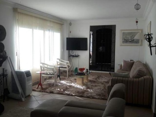 Casa com 372m² 4 quartos e 6 banheiros, à venda, no bairro Interlagos em São Paulo