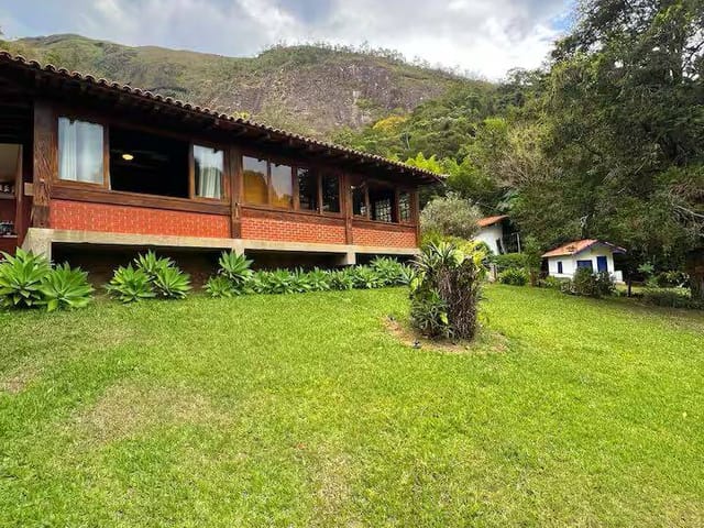Casa com 1800m², à venda, no bairro Itaipava em Petrópolis
