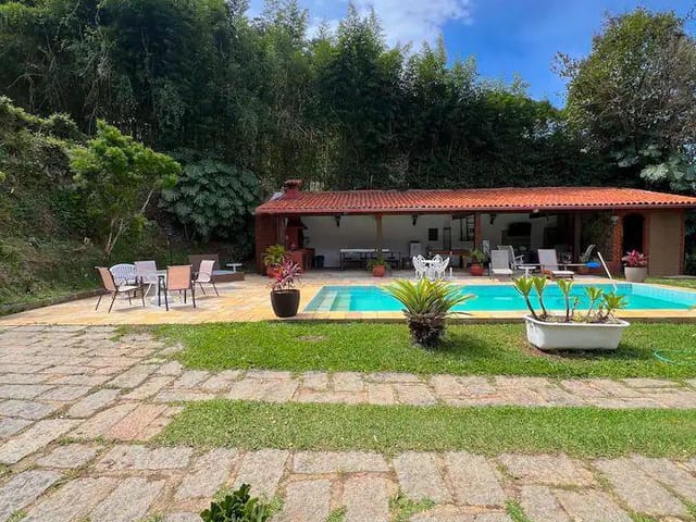 Casa com 1800m², à venda, no bairro Itaipava em Petrópolis