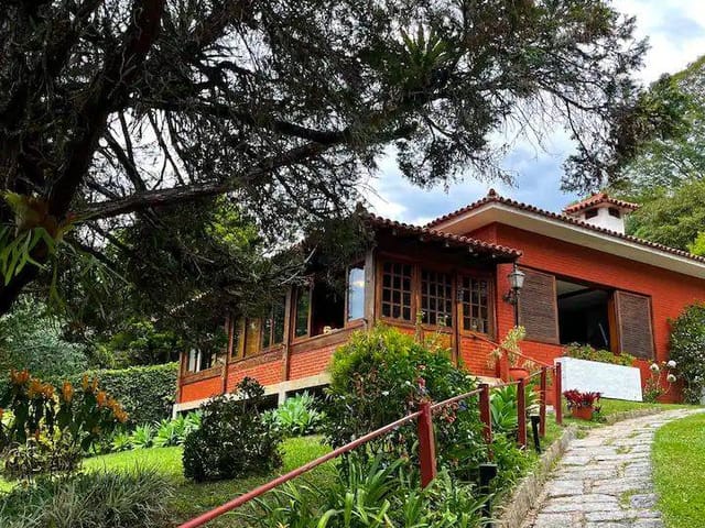 Casa com 1800m², à venda, no bairro Itaipava em Petrópolis