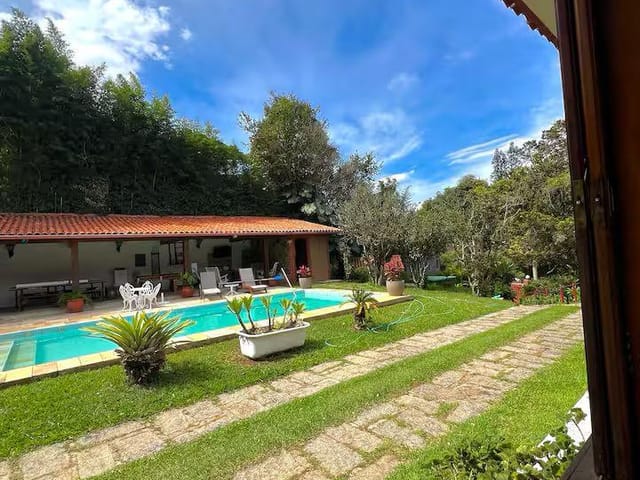 Casa com 1800m², à venda, no bairro Itaipava em Petrópolis