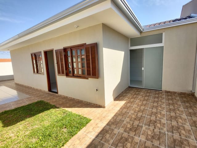 Locação - Casa com 2 quartos, 1 vaga de garagem, 68 m², Cará-Cará.