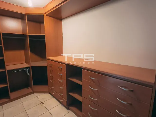 Casa com 295m² 3 quartos e 2 banheiros, à venda, no bairro São Benedito em Guaratinguetá