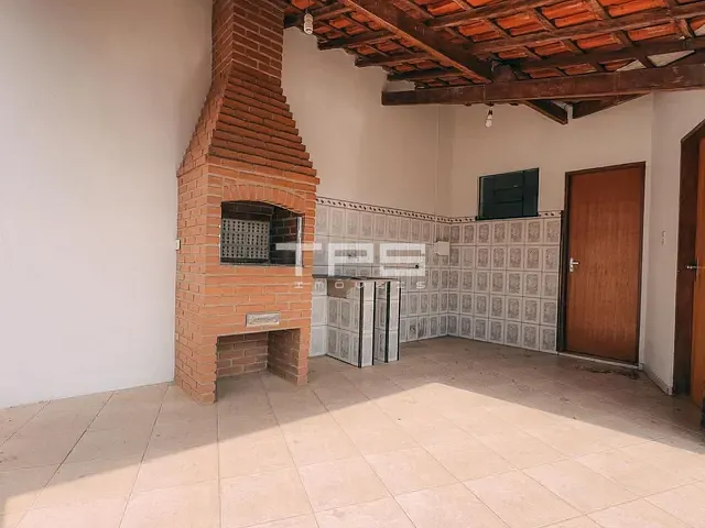 Casa com 295m² 3 quartos e 2 banheiros, à venda, no bairro São Benedito em Guaratinguetá