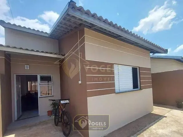 Casa 2 quartos e 1 banheiro, à venda, no bairro Residencial Van Den Broek em Holambra