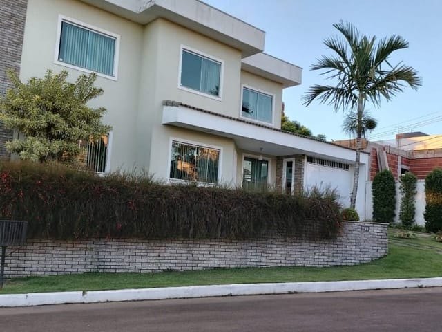 Casa 6 quartos e 4 banheiros, à venda, no bairro São Pedro em Juiz de Fora