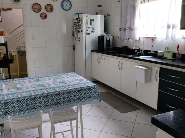 Casa 6 quartos e 4 banheiros, à venda, no bairro São Pedro em Juiz de Fora