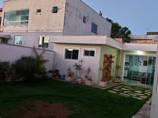 Casa 6 quartos e 4 banheiros, à venda, no bairro São Pedro em Juiz de Fora