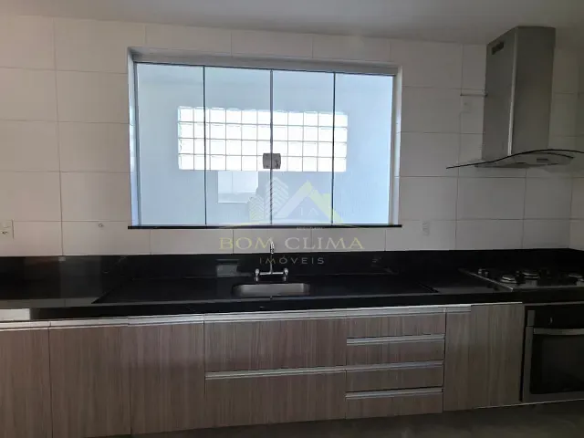 Casa 4 quartos e 4 banheiros, para alugar, no bairro Grama em Juiz de Fora