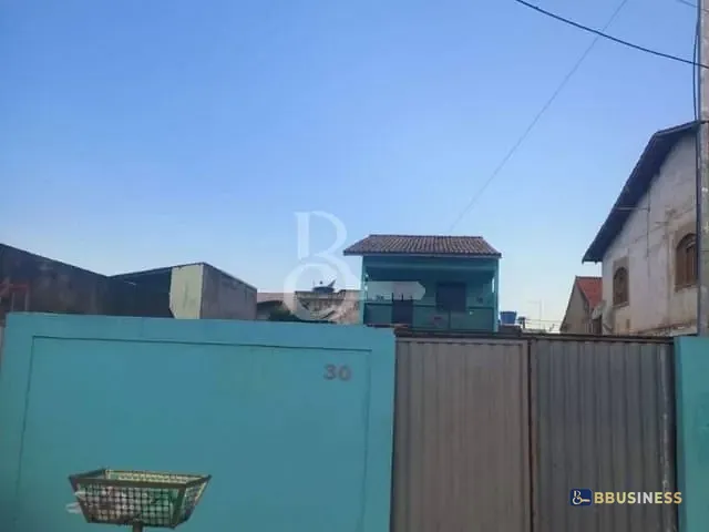 Casa com 140m² 3 quartos e 2 banheiros, à venda, no bairro Parque Jóquei Club em Campos dos Goytacazes