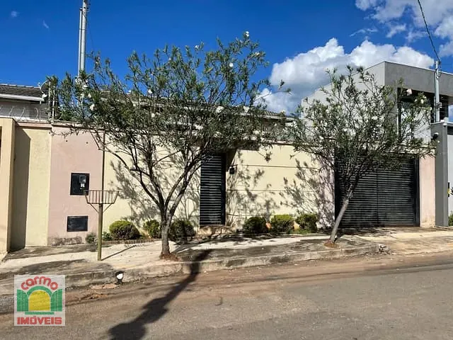 Casa com 300m² 3 quartos e 2 banheiros, à venda, no bairro Parque Brasília 2ª Etapa em Anápolis