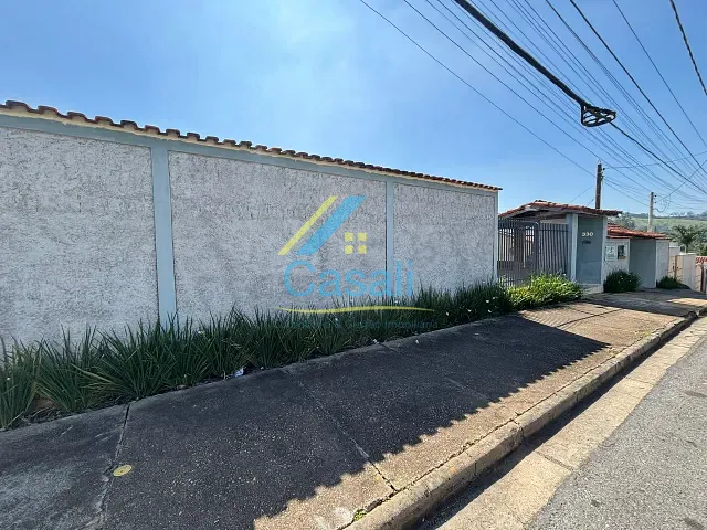 Casa com 2400m² 4 quartos e 2 banheiros, à venda ou para alugar, no bairro Jardim Brasil em São Roque