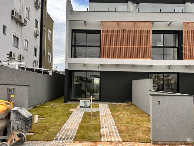 Casa com 213m² 3 quartos e 3 banheiros, à venda, no bairro Ingleses do Rio Vermelho em Florianópolis