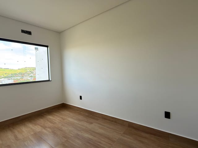 Casa 3 quartos e 3 banheiros, à venda, no bairro Castanheiras II em Governador Valadares