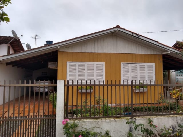 Casa com 260m² 3 quartos e 2 banheiros, à venda, no bairro Praia Alegre em Penha