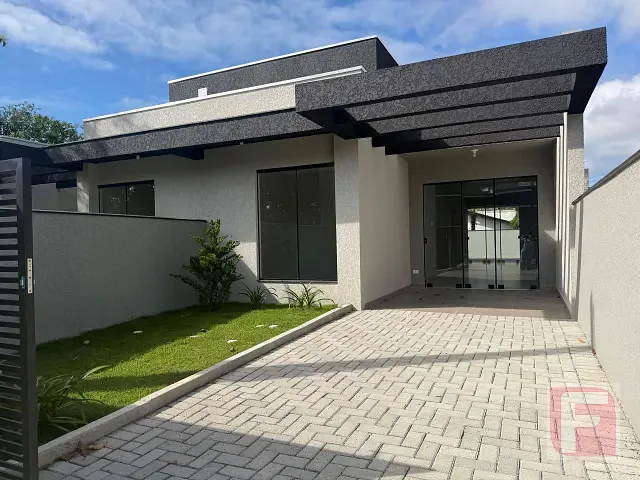 Casa 3 quartos e 1 banheiro, à venda, no bairro Barra do Saí em Itapoá