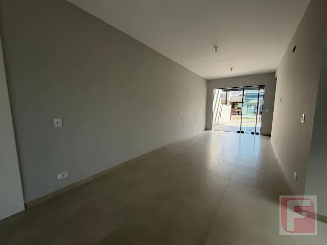 Casa 3 quartos e 1 banheiro, à venda, no bairro Barra do Saí em Itapoá