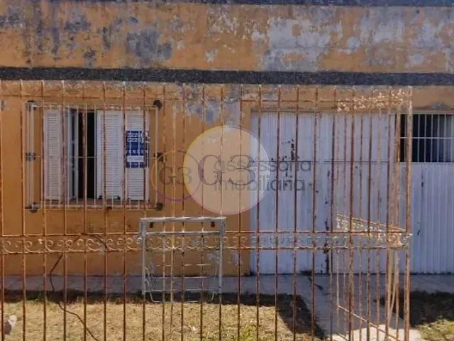 Casa 2 quartos e 1 banheiro, à venda, no bairro Areal em Pelotas