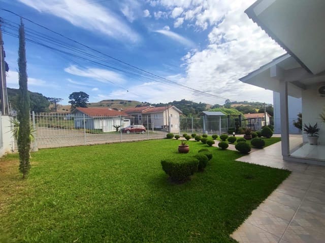 Casa com 800m² 3 quartos e 3 banheiros, à venda, no bairro Vila Zucchetti em Nova Araçá