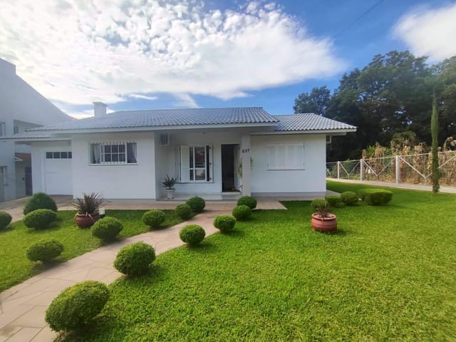 Casa com 800m² 3 quartos e 3 banheiros, à venda, no bairro Vila Zucchetti em Nova Araçá