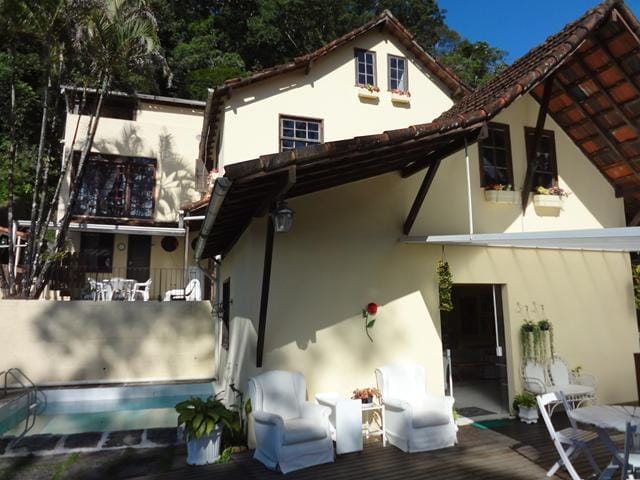 Casa com 1000m², à venda, no bairro Independência em Petrópolis