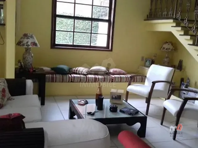Casa com 1000m², à venda, no bairro Independência em Petrópolis